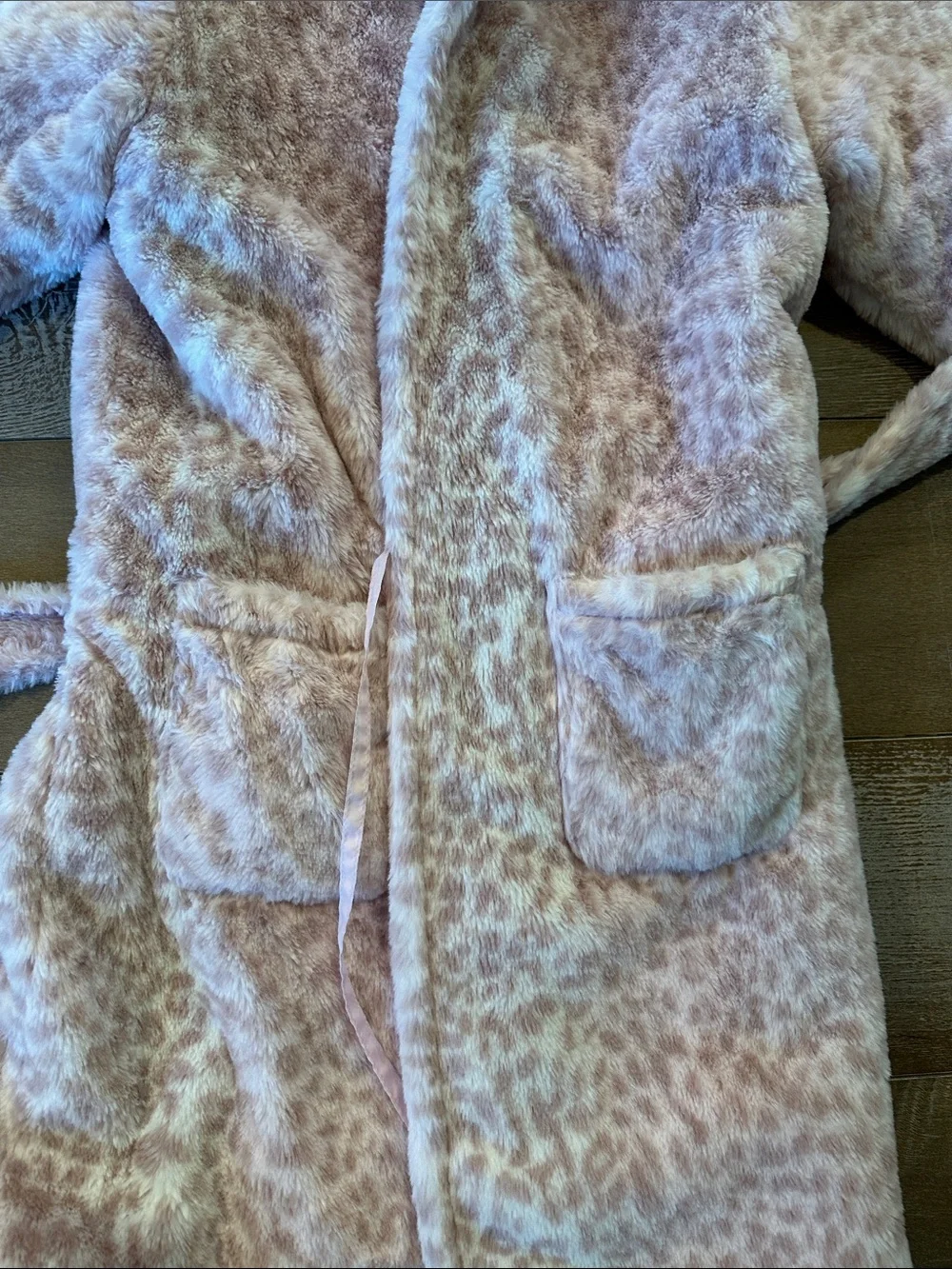 Cozy Hooded Kids Plush Robe in Light Pink Leopard